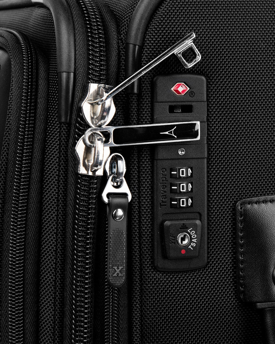 Travelpro Platinum® Elite International Carry-On Expandable Spinner