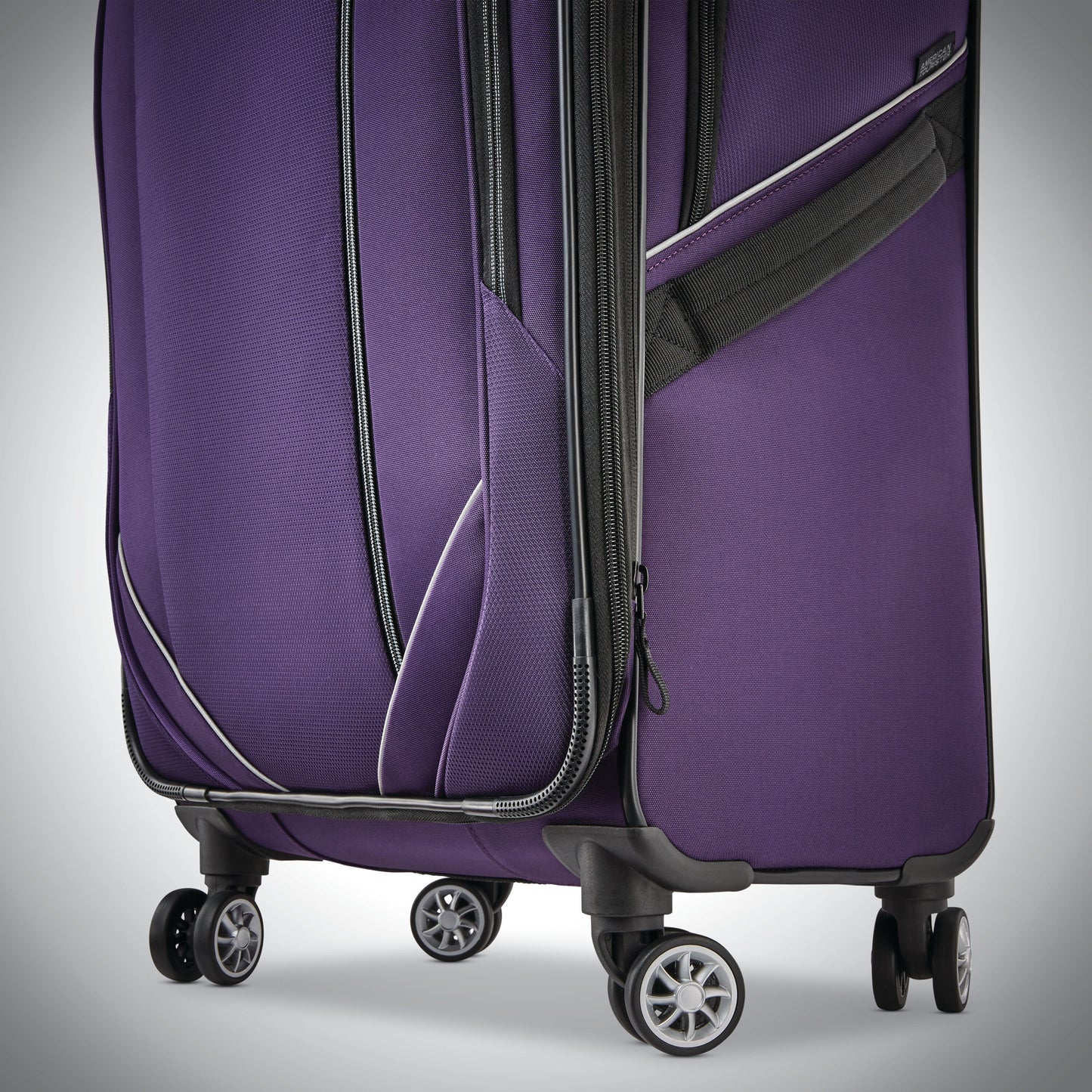 American Tourister Zoom Turbo 28" Spinner