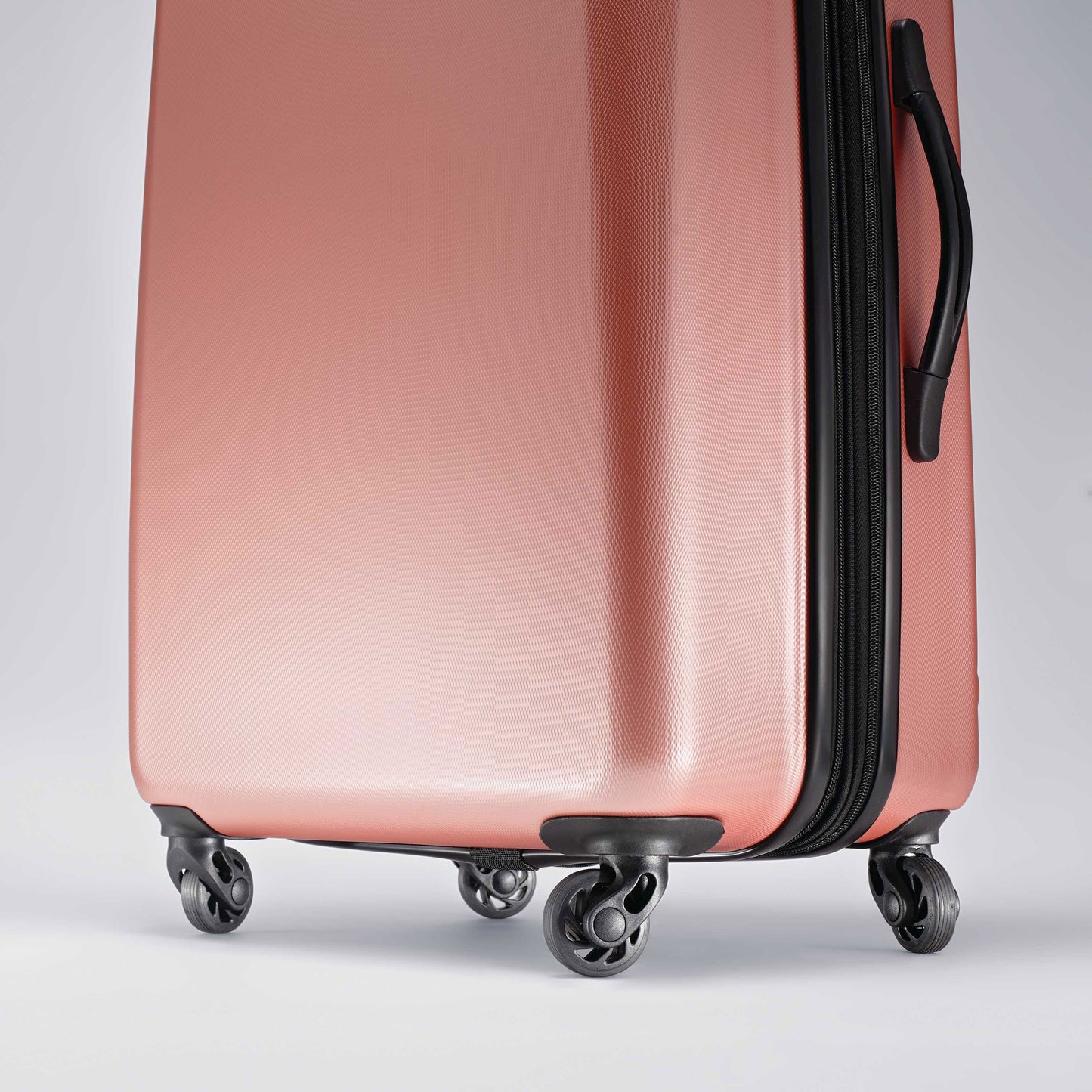 American Tourister Moonlight 24" Spinner (Rose Gold)